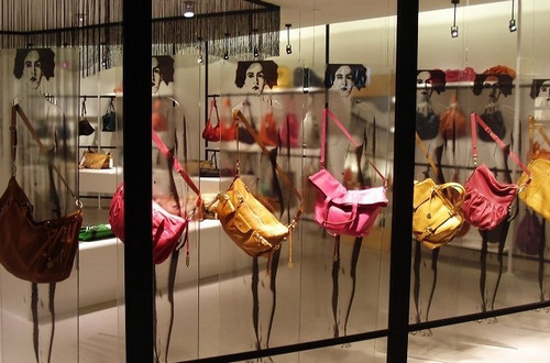 箱包品牌山寨之路走不通