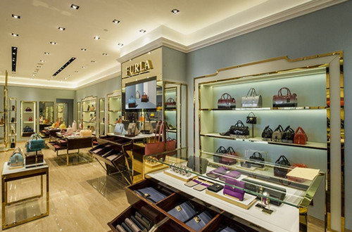 FURLA成都首家概念店品類齊全