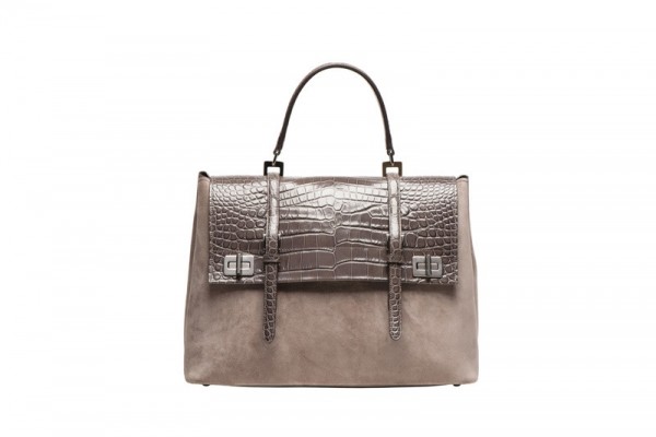 Prada 2014秋冬包袋標(biāo)志性logo消失不見