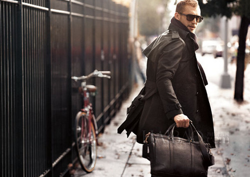 公文包成時尚職男造型必備