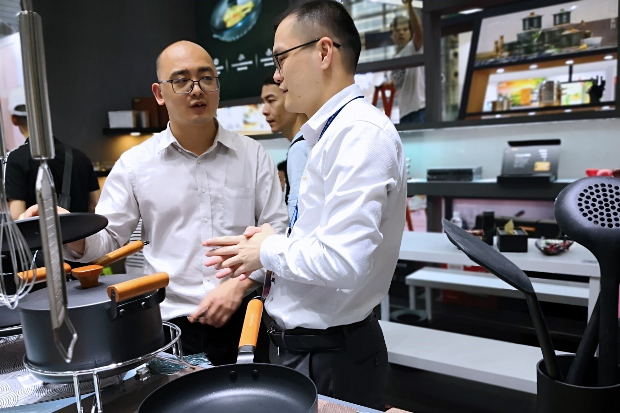 沃生原創新品驚艷揭曉，引領刀具鍋具時尚風潮